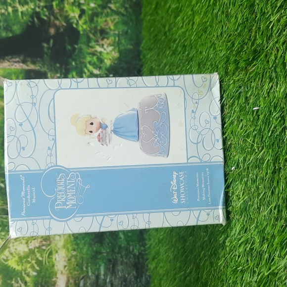 Precious Moments Disney Showcase Cinderella Musical - Picture 7 of 10